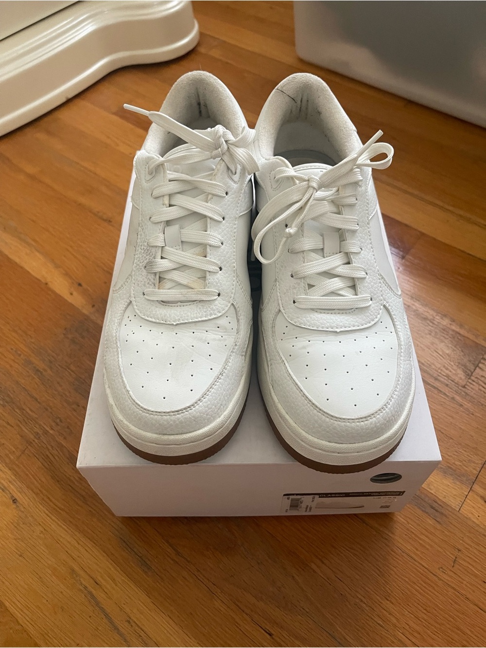 ALO YOGA classic sneakers